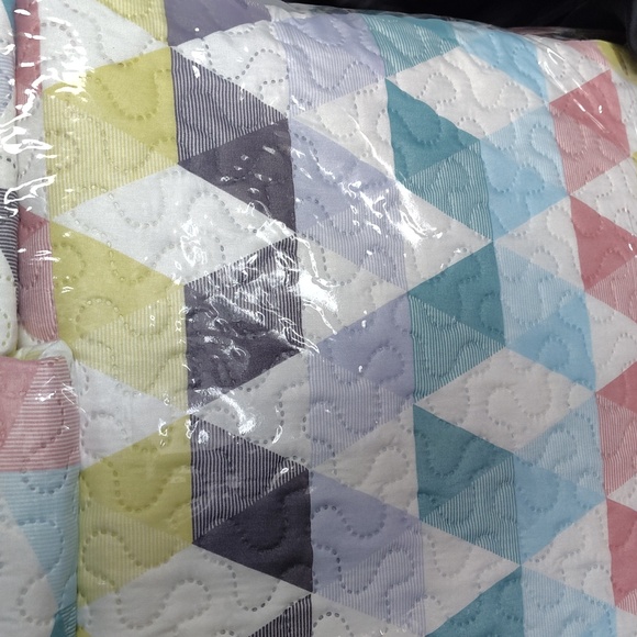 Queen Quilt Set - Picture 2 of 3